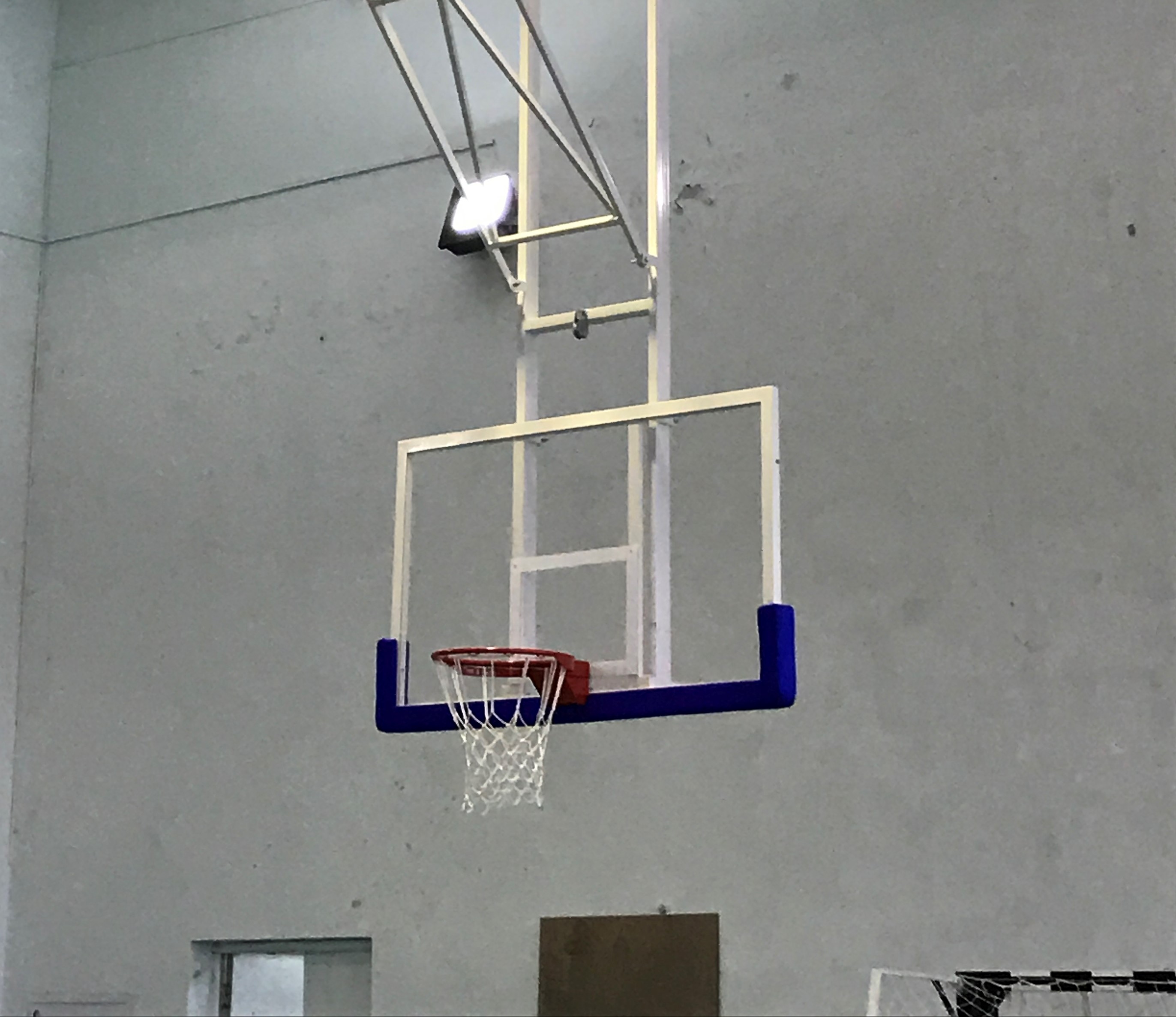 Щит баскетбольный 1800х1050 мм. (закаленное стекло)