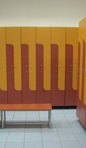 Шкаф из ламинированного ДСП 2000x365x570